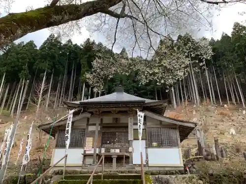 薄墨観音の本殿