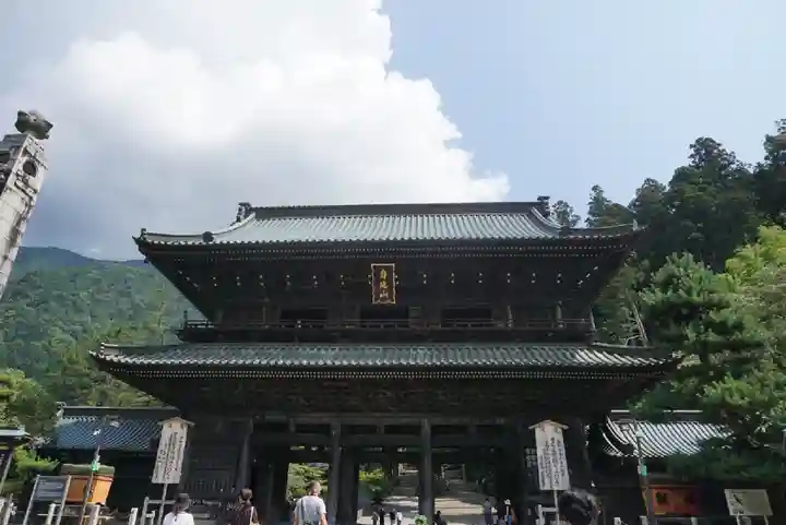久遠寺の山門・神門