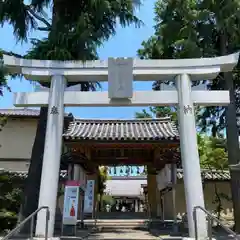 片埜神社の山門