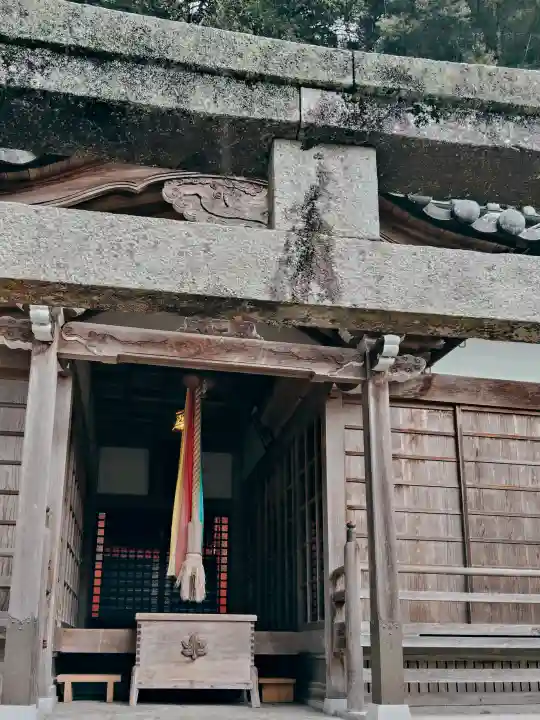 國津神社の{uncategorized: "未分類", other: "その他", undefined: "問題あり", building: "その他建物", grave: "お墓", sacred_gate: "鳥居", guardian: "狛犬", statue: "像", buddha: "仏像", history: "歴史", nature: "自然", garden: "庭園", animal: "動物", pagoda: "塔", temizu: "手水舎", mountain_gate: "山門・神門", sanctuary: "本殿・本堂", subordinate: "末社・摂社", art: "芸術", scenery: "景色", jizo: "地蔵", ema: "絵馬", goshuin: "御朱印", omikuji: "おみくじ", items: "授与品その他", amulet: "お守り", goshuincho: "御朱印帳", eats: "食事", festival: "お祭り", votive_dance: "神楽", shichigosan: "七五三参", wedding: "結婚式", experience: "体験その他", initially: "初詣", around: "周辺", anti_infection: "感染症対策"}