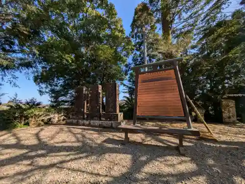 今泉神社の{uncategorized: "未分類", other: "その他", undefined: "問題あり", building: "その他建物", grave: "お墓", sacred_gate: "鳥居", guardian: "狛犬", statue: "像", buddha: "仏像", history: "歴史", nature: "自然", garden: "庭園", animal: "動物", pagoda: "塔", temizu: "手水舎", mountain_gate: "山門・神門", sanctuary: "本殿・本堂", subordinate: "末社・摂社", art: "芸術", scenery: "景色", jizo: "地蔵", ema: "絵馬", goshuin: "御朱印", omikuji: "おみくじ", items: "授与品その他", amulet: "お守り", goshuincho: "御朱印帳", eats: "食事", festival: "お祭り", votive_dance: "神楽", shichigosan: "七五三参", wedding: "結婚式", experience: "体験その他", initially: "初詣", around: "周辺", anti_infection: "感染症対策"}