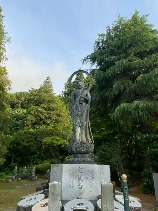 護国寺の{uncategorized: "未分類", other: "その他", undefined: "問題あり", building: "その他建物", grave: "お墓", sacred_gate: "鳥居", guardian: "狛犬", statue: "像", buddha: "仏像", history: "歴史", nature: "自然", garden: "庭園", animal: "動物", pagoda: "塔", temizu: "手水舎", mountain_gate: "山門・神門", sanctuary: "本殿・本堂", subordinate: "末社・摂社", art: "芸術", scenery: "景色", jizo: "地蔵", ema: "絵馬", goshuin: "御朱印", omikuji: "おみくじ", items: "授与品その他", amulet: "お守り", goshuincho: "御朱印帳", eats: "食事", festival: "お祭り", votive_dance: "神楽", shichigosan: "七五三参", wedding: "結婚式", experience: "体験その他", initially: "初詣", around: "周辺", anti_infection: "感染症対策"}
