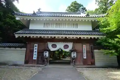 目の霊山　油山寺の山門・神門