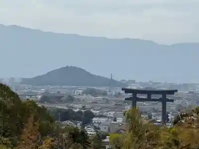 大神神社の{uncategorized: "未分類", other: "その他", undefined: "問題あり", building: "その他建物", grave: "お墓", sacred_gate: "鳥居", guardian: "狛犬", statue: "像", buddha: "仏像", history: "歴史", nature: "自然", garden: "庭園", animal: "動物", pagoda: "塔", temizu: "手水舎", mountain_gate: "山門・神門", sanctuary: "本殿・本堂", subordinate: "末社・摂社", art: "芸術", scenery: "景色", jizo: "地蔵", ema: "絵馬", goshuin: "御朱印", omikuji: "おみくじ", items: "授与品その他", amulet: "お守り", goshuincho: "御朱印帳", eats: "食事", festival: "お祭り", votive_dance: "神楽", shichigosan: "七五三参", wedding: "結婚式", experience: "体験その他", initially: "初詣", around: "周辺", anti_infection: "感染症対策"}
