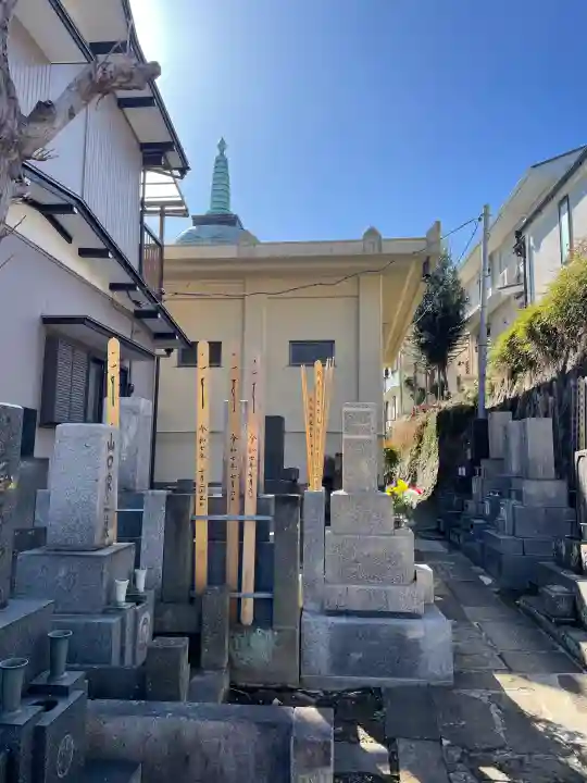 永泉寺の{uncategorized: "未分類", other: "その他", undefined: "問題あり", building: "その他建物", grave: "お墓", sacred_gate: "鳥居", guardian: "狛犬", statue: "像", buddha: "仏像", history: "歴史", nature: "自然", garden: "庭園", animal: "動物", pagoda: "塔", temizu: "手水舎", mountain_gate: "山門・神門", sanctuary: "本殿・本堂", subordinate: "末社・摂社", art: "芸術", scenery: "景色", jizo: "地蔵", ema: "絵馬", goshuin: "御朱印", omikuji: "おみくじ", items: "授与品その他", amulet: "お守り", goshuincho: "御朱印帳", eats: "食事", festival: "お祭り", votive_dance: "神楽", shichigosan: "七五三参", wedding: "結婚式", experience: "体験その他", initially: "初詣", around: "周辺", anti_infection: "感染症対策"}