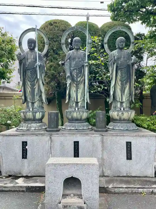 地蔵寺の{uncategorized: "未分類", other: "その他", undefined: "問題あり", building: "その他建物", grave: "お墓", sacred_gate: "鳥居", guardian: "狛犬", statue: "像", buddha: "仏像", history: "歴史", nature: "自然", garden: "庭園", animal: "動物", pagoda: "塔", temizu: "手水舎", mountain_gate: "山門・神門", sanctuary: "本殿・本堂", subordinate: "末社・摂社", art: "芸術", scenery: "景色", jizo: "地蔵", ema: "絵馬", goshuin: "御朱印", omikuji: "おみくじ", items: "授与品その他", amulet: "お守り", goshuincho: "御朱印帳", eats: "食事", festival: "お祭り", votive_dance: "神楽", shichigosan: "七五三参", wedding: "結婚式", experience: "体験その他", initially: "初詣", around: "周辺", anti_infection: "感染症対策"}