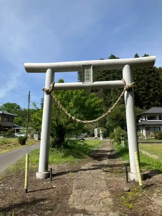 新里今宮神社の{uncategorized: "未分類", other: "その他", undefined: "問題あり", building: "その他建物", grave: "お墓", sacred_gate: "鳥居", guardian: "狛犬", statue: "像", buddha: "仏像", history: "歴史", nature: "自然", garden: "庭園", animal: "動物", pagoda: "塔", temizu: "手水舎", mountain_gate: "山門・神門", sanctuary: "本殿・本堂", subordinate: "末社・摂社", art: "芸術", scenery: "景色", jizo: "地蔵", ema: "絵馬", goshuin: "御朱印", omikuji: "おみくじ", items: "授与品その他", amulet: "お守り", goshuincho: "御朱印帳", eats: "食事", festival: "お祭り", votive_dance: "神楽", shichigosan: "七五三参", wedding: "結婚式", experience: "体験その他", initially: "初詣", around: "周辺", anti_infection: "感染症対策"}
