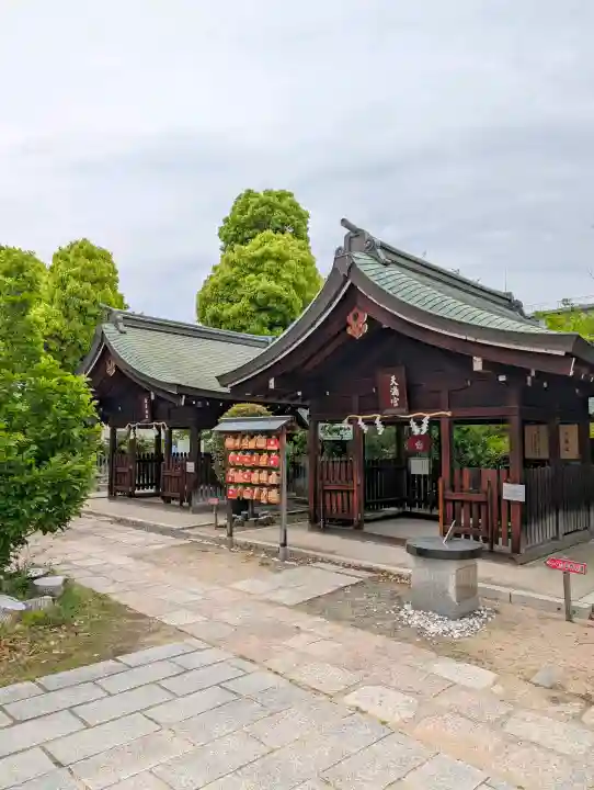難波大社 生國魂神社の{uncategorized: "未分類", other: "その他", undefined: "問題あり", building: "その他建物", grave: "お墓", sacred_gate: "鳥居", guardian: "狛犬", statue: "像", buddha: "仏像", history: "歴史", nature: "自然", garden: "庭園", animal: "動物", pagoda: "塔", temizu: "手水舎", mountain_gate: "山門・神門", sanctuary: "本殿・本堂", subordinate: "末社・摂社", art: "芸術", scenery: "景色", jizo: "地蔵", ema: "絵馬", goshuin: "御朱印", omikuji: "おみくじ", items: "授与品その他", amulet: "お守り", goshuincho: "御朱印帳", eats: "食事", festival: "お祭り", votive_dance: "神楽", shichigosan: "七五三参", wedding: "結婚式", experience: "体験その他", initially: "初詣", around: "周辺", anti_infection: "感染症対策"}