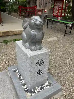 三輪神社の像