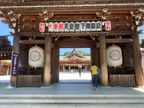 寒川神社の山門