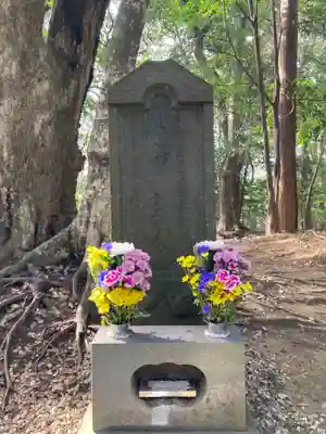 日蓮大聖人経塚・道善御房供養塚(妙長寺 奥の院 加名盛祖師堂)(千葉県)