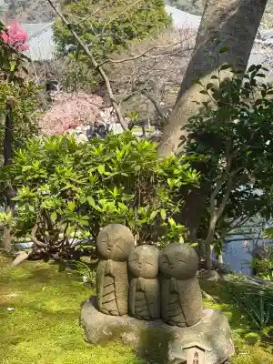 長谷寺の{uncategorized: "未分類", other: "その他", undefined: "問題あり", building: "その他建物", grave: "お墓", sacred_gate: "鳥居", guardian: "狛犬", statue: "像", buddha: "仏像", history: "歴史", nature: "自然", garden: "庭園", animal: "動物", pagoda: "塔", temizu: "手水舎", mountain_gate: "山門・神門", sanctuary: "本殿・本堂", subordinate: "末社・摂社", art: "芸術", scenery: "景色", jizo: "地蔵", ema: "絵馬", goshuin: "御朱印", omikuji: "おみくじ", items: "授与品その他", amulet: "お守り", goshuincho: "御朱印帳", eats: "食事", festival: "お祭り", votive_dance: "神楽", shichigosan: "七五三参", wedding: "結婚式", experience: "体験その他", initially: "初詣", around: "周辺", anti_infection: "感染症対策"}
