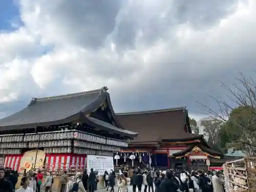 八坂神社(祇園さん)の{uncategorized: "未分類", other: "その他", undefined: "問題あり", building: "その他建物", grave: "お墓", sacred_gate: "鳥居", guardian: "狛犬", statue: "像", buddha: "仏像", history: "歴史", nature: "自然", garden: "庭園", animal: "動物", pagoda: "塔", temizu: "手水舎", mountain_gate: "山門・神門", sanctuary: "本殿・本堂", subordinate: "末社・摂社", art: "芸術", scenery: "景色", jizo: "地蔵", ema: "絵馬", goshuin: "御朱印", omikuji: "おみくじ", items: "授与品その他", amulet: "お守り", goshuincho: "御朱印帳", eats: "食事", festival: "お祭り", votive_dance: "神楽", shichigosan: "七五三参", wedding: "結婚式", experience: "体験その他", initially: "初詣", around: "周辺", anti_infection: "感染症対策"}