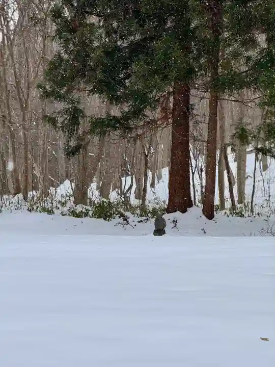 大岩稲荷神社の{uncategorized: "未分類", other: "その他", undefined: "問題あり", building: "その他建物", grave: "お墓", sacred_gate: "鳥居", guardian: "狛犬", statue: "像", buddha: "仏像", history: "歴史", nature: "自然", garden: "庭園", animal: "動物", pagoda: "塔", temizu: "手水舎", mountain_gate: "山門・神門", sanctuary: "本殿・本堂", subordinate: "末社・摂社", art: "芸術", scenery: "景色", jizo: "地蔵", ema: "絵馬", goshuin: "御朱印", omikuji: "おみくじ", items: "授与品その他", amulet: "お守り", goshuincho: "御朱印帳", eats: "食事", festival: "お祭り", votive_dance: "神楽", shichigosan: "七五三参", wedding: "結婚式", experience: "体験その他", initially: "初詣", around: "周辺", anti_infection: "感染症対策"}