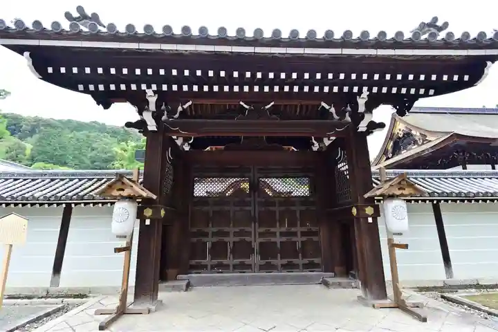 御寺 泉涌寺の山門・神門