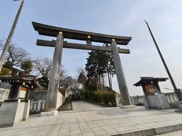 千勝神社の{uncategorized: "未分類", other: "その他", undefined: "問題あり", building: "その他建物", grave: "お墓", sacred_gate: "鳥居", guardian: "狛犬", statue: "像", buddha: "仏像", history: "歴史", nature: "自然", garden: "庭園", animal: "動物", pagoda: "塔", temizu: "手水舎", mountain_gate: "山門・神門", sanctuary: "本殿・本堂", subordinate: "末社・摂社", art: "芸術", scenery: "景色", jizo: "地蔵", ema: "絵馬", goshuin: "御朱印", omikuji: "おみくじ", items: "授与品その他", amulet: "お守り", goshuincho: "御朱印帳", eats: "食事", festival: "お祭り", votive_dance: "神楽", shichigosan: "七五三参", wedding: "結婚式", experience: "体験その他", initially: "初詣", around: "周辺", anti_infection: "感染症対策"}