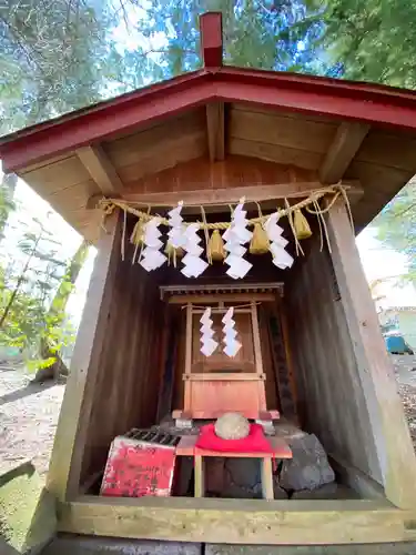 諏訪内山神社の末社