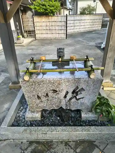 相模国総社六所神社の{uncategorized: "未分類", other: "その他", undefined: "問題あり", building: "その他建物", grave: "お墓", sacred_gate: "鳥居", guardian: "狛犬", statue: "像", buddha: "仏像", history: "歴史", nature: "自然", garden: "庭園", animal: "動物", pagoda: "塔", temizu: "手水舎", mountain_gate: "山門・神門", sanctuary: "本殿・本堂", subordinate: "末社・摂社", art: "芸術", scenery: "景色", jizo: "地蔵", ema: "絵馬", goshuin: "御朱印", omikuji: "おみくじ", items: "授与品その他", amulet: "お守り", goshuincho: "御朱印帳", eats: "食事", festival: "お祭り", votive_dance: "神楽", shichigosan: "七五三参", wedding: "結婚式", experience: "体験その他", initially: "初詣", around: "周辺", anti_infection: "感染症対策"}