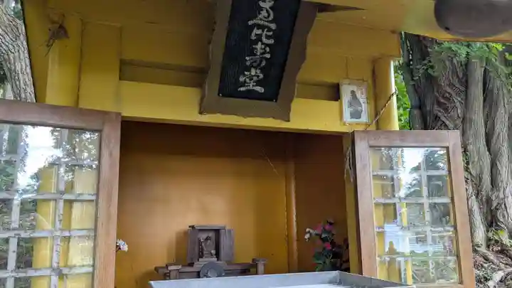 神社(洞爺湖中の島)の本殿・本堂