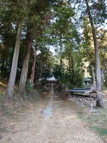 熊野神社の{uncategorized: "未分類", other: "その他", undefined: "問題あり", building: "その他建物", grave: "お墓", sacred_gate: "鳥居", guardian: "狛犬", statue: "像", buddha: "仏像", history: "歴史", nature: "自然", garden: "庭園", animal: "動物", pagoda: "塔", temizu: "手水舎", mountain_gate: "山門・神門", sanctuary: "本殿・本堂", subordinate: "末社・摂社", art: "芸術", scenery: "景色", jizo: "地蔵", ema: "絵馬", goshuin: "御朱印", omikuji: "おみくじ", items: "授与品その他", amulet: "お守り", goshuincho: "御朱印帳", eats: "食事", festival: "お祭り", votive_dance: "神楽", shichigosan: "七五三参", wedding: "結婚式", experience: "体験その他", initially: "初詣", around: "周辺", anti_infection: "感染症対策"}