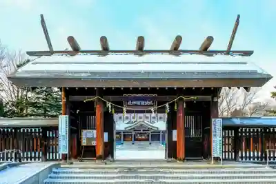 札幌護國神社の山門・神門