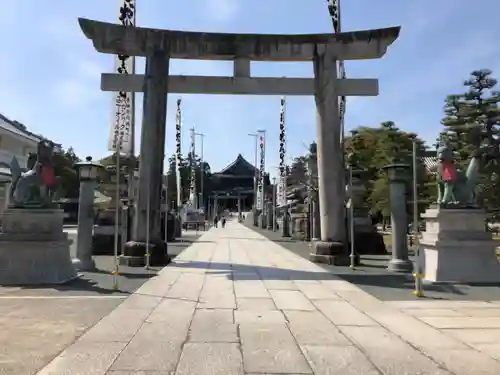 豊川閣　妙厳寺の鳥居