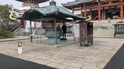 一畑山薬師寺 岡崎本堂の{uncategorized: "未分類", other: "その他", undefined: "問題あり", building: "その他建物", grave: "お墓", sacred_gate: "鳥居", guardian: "狛犬", statue: "像", buddha: "仏像", history: "歴史", nature: "自然", garden: "庭園", animal: "動物", pagoda: "塔", temizu: "手水舎", mountain_gate: "山門・神門", sanctuary: "本殿・本堂", subordinate: "末社・摂社", art: "芸術", scenery: "景色", jizo: "地蔵", ema: "絵馬", goshuin: "御朱印", omikuji: "おみくじ", items: "授与品その他", amulet: "お守り", goshuincho: "御朱印帳", eats: "食事", festival: "お祭り", votive_dance: "神楽", shichigosan: "七五三参", wedding: "結婚式", experience: "体験その他", initially: "初詣", around: "周辺", anti_infection: "感染症対策"}