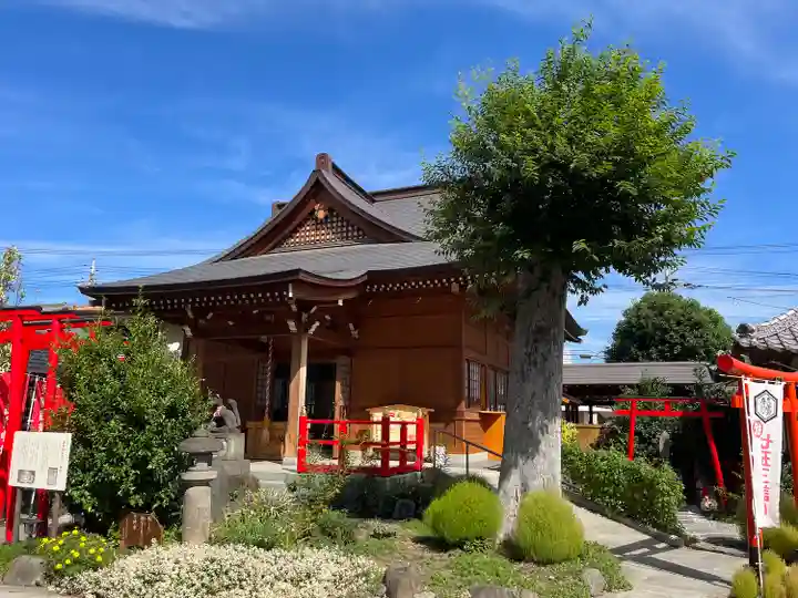 於菊稲荷神社の本殿・本堂