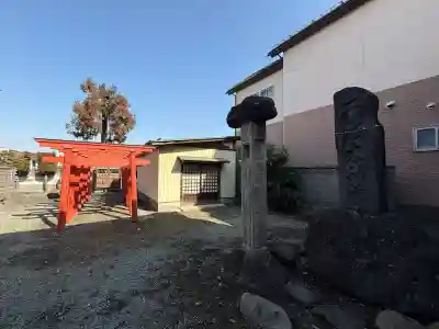 尾萬稲荷神社の{uncategorized: "未分類", other: "その他", undefined: "問題あり", building: "その他建物", grave: "お墓", sacred_gate: "鳥居", guardian: "狛犬", statue: "像", buddha: "仏像", history: "歴史", nature: "自然", garden: "庭園", animal: "動物", pagoda: "塔", temizu: "手水舎", mountain_gate: "山門・神門", sanctuary: "本殿・本堂", subordinate: "末社・摂社", art: "芸術", scenery: "景色", jizo: "地蔵", ema: "絵馬", goshuin: "御朱印", omikuji: "おみくじ", items: "授与品その他", amulet: "お守り", goshuincho: "御朱印帳", eats: "食事", festival: "お祭り", votive_dance: "神楽", shichigosan: "七五三参", wedding: "結婚式", experience: "体験その他", initially: "初詣", around: "周辺", anti_infection: "感染症対策"}