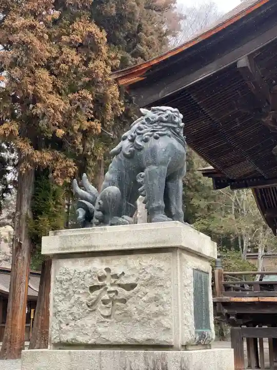 諏訪大社下社秋宮の{uncategorized: "未分類", other: "その他", undefined: "問題あり", building: "その他建物", grave: "お墓", sacred_gate: "鳥居", guardian: "狛犬", statue: "像", buddha: "仏像", history: "歴史", nature: "自然", garden: "庭園", animal: "動物", pagoda: "塔", temizu: "手水舎", mountain_gate: "山門・神門", sanctuary: "本殿・本堂", subordinate: "末社・摂社", art: "芸術", scenery: "景色", jizo: "地蔵", ema: "絵馬", goshuin: "御朱印", omikuji: "おみくじ", items: "授与品その他", amulet: "お守り", goshuincho: "御朱印帳", eats: "食事", festival: "お祭り", votive_dance: "神楽", shichigosan: "七五三参", wedding: "結婚式", experience: "体験その他", initially: "初詣", around: "周辺", anti_infection: "感染症対策"}