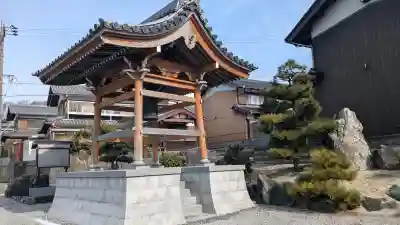 報光寺の{uncategorized: "未分類", other: "その他", undefined: "問題あり", building: "その他建物", grave: "お墓", sacred_gate: "鳥居", guardian: "狛犬", statue: "像", buddha: "仏像", history: "歴史", nature: "自然", garden: "庭園", animal: "動物", pagoda: "塔", temizu: "手水舎", mountain_gate: "山門・神門", sanctuary: "本殿・本堂", subordinate: "末社・摂社", art: "芸術", scenery: "景色", jizo: "地蔵", ema: "絵馬", goshuin: "御朱印", omikuji: "おみくじ", items: "授与品その他", amulet: "お守り", goshuincho: "御朱印帳", eats: "食事", festival: "お祭り", votive_dance: "神楽", shichigosan: "七五三参", wedding: "結婚式", experience: "体験その他", initially: "初詣", around: "周辺", anti_infection: "感染症対策"}