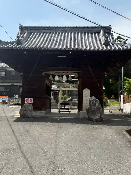 白國神社の{uncategorized: "未分類", other: "その他", undefined: "問題あり", building: "その他建物", grave: "お墓", sacred_gate: "鳥居", guardian: "狛犬", statue: "像", buddha: "仏像", history: "歴史", nature: "自然", garden: "庭園", animal: "動物", pagoda: "塔", temizu: "手水舎", mountain_gate: "山門・神門", sanctuary: "本殿・本堂", subordinate: "末社・摂社", art: "芸術", scenery: "景色", jizo: "地蔵", ema: "絵馬", goshuin: "御朱印", omikuji: "おみくじ", items: "授与品その他", amulet: "お守り", goshuincho: "御朱印帳", eats: "食事", festival: "お祭り", votive_dance: "神楽", shichigosan: "七五三参", wedding: "結婚式", experience: "体験その他", initially: "初詣", around: "周辺", anti_infection: "感染症対策"}