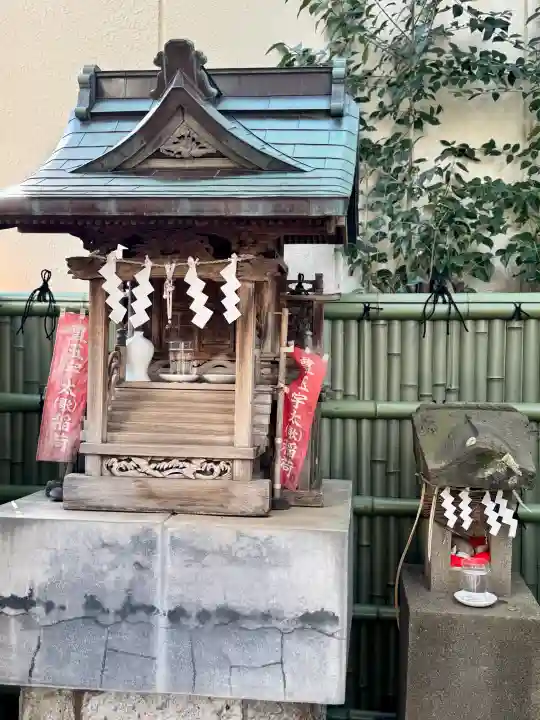 東神社の{uncategorized: "未分類", other: "その他", undefined: "問題あり", building: "その他建物", grave: "お墓", sacred_gate: "鳥居", guardian: "狛犬", statue: "像", buddha: "仏像", history: "歴史", nature: "自然", garden: "庭園", animal: "動物", pagoda: "塔", temizu: "手水舎", mountain_gate: "山門・神門", sanctuary: "本殿・本堂", subordinate: "末社・摂社", art: "芸術", scenery: "景色", jizo: "地蔵", ema: "絵馬", goshuin: "御朱印", omikuji: "おみくじ", items: "授与品その他", amulet: "お守り", goshuincho: "御朱印帳", eats: "食事", festival: "お祭り", votive_dance: "神楽", shichigosan: "七五三参", wedding: "結婚式", experience: "体験その他", initially: "初詣", around: "周辺", anti_infection: "感染症対策"}