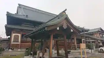 誕生寺の本殿・本堂