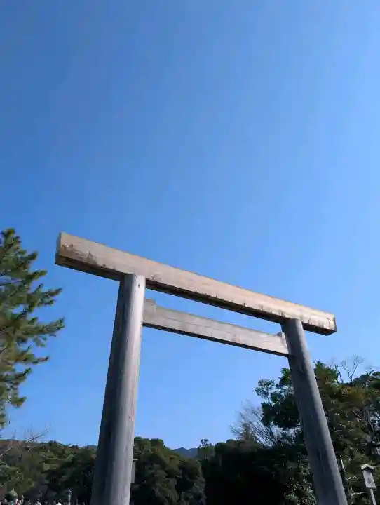 伊勢神宮内宮(皇大神宮)の{uncategorized: "未分類", other: "その他", undefined: "問題あり", building: "その他建物", grave: "お墓", sacred_gate: "鳥居", guardian: "狛犬", statue: "像", buddha: "仏像", history: "歴史", nature: "自然", garden: "庭園", animal: "動物", pagoda: "塔", temizu: "手水舎", mountain_gate: "山門・神門", sanctuary: "本殿・本堂", subordinate: "末社・摂社", art: "芸術", scenery: "景色", jizo: "地蔵", ema: "絵馬", goshuin: "御朱印", omikuji: "おみくじ", items: "授与品その他", amulet: "お守り", goshuincho: "御朱印帳", eats: "食事", festival: "お祭り", votive_dance: "神楽", shichigosan: "七五三参", wedding: "結婚式", experience: "体験その他", initially: "初詣", around: "周辺", anti_infection: "感染症対策"}