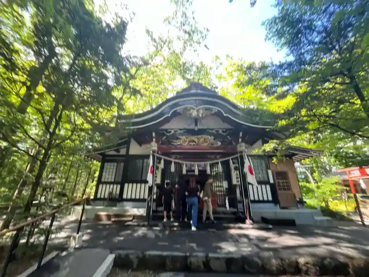 新屋山神社の{uncategorized: "未分類", other: "その他", undefined: "問題あり", building: "その他建物", grave: "お墓", sacred_gate: "鳥居", guardian: "狛犬", statue: "像", buddha: "仏像", history: "歴史", nature: "自然", garden: "庭園", animal: "動物", pagoda: "塔", temizu: "手水舎", mountain_gate: "山門・神門", sanctuary: "本殿・本堂", subordinate: "末社・摂社", art: "芸術", scenery: "景色", jizo: "地蔵", ema: "絵馬", goshuin: "御朱印", omikuji: "おみくじ", items: "授与品その他", amulet: "お守り", goshuincho: "御朱印帳", eats: "食事", festival: "お祭り", votive_dance: "神楽", shichigosan: "七五三参", wedding: "結婚式", experience: "体験その他", initially: "初詣", around: "周辺", anti_infection: "感染症対策"}