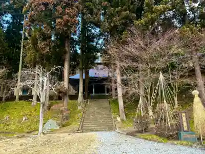 黒石寺の{uncategorized: "未分類", other: "その他", undefined: "問題あり", building: "その他建物", grave: "お墓", sacred_gate: "鳥居", guardian: "狛犬", statue: "像", buddha: "仏像", history: "歴史", nature: "自然", garden: "庭園", animal: "動物", pagoda: "塔", temizu: "手水舎", mountain_gate: "山門・神門", sanctuary: "本殿・本堂", subordinate: "末社・摂社", art: "芸術", scenery: "景色", jizo: "地蔵", ema: "絵馬", goshuin: "御朱印", omikuji: "おみくじ", items: "授与品その他", amulet: "お守り", goshuincho: "御朱印帳", eats: "食事", festival: "お祭り", votive_dance: "神楽", shichigosan: "七五三参", wedding: "結婚式", experience: "体験その他", initially: "初詣", around: "周辺", anti_infection: "感染症対策"}