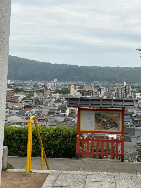 建勲神社の{uncategorized: "未分類", other: "その他", undefined: "問題あり", building: "その他建物", grave: "お墓", sacred_gate: "鳥居", guardian: "狛犬", statue: "像", buddha: "仏像", history: "歴史", nature: "自然", garden: "庭園", animal: "動物", pagoda: "塔", temizu: "手水舎", mountain_gate: "山門・神門", sanctuary: "本殿・本堂", subordinate: "末社・摂社", art: "芸術", scenery: "景色", jizo: "地蔵", ema: "絵馬", goshuin: "御朱印", omikuji: "おみくじ", items: "授与品その他", amulet: "お守り", goshuincho: "御朱印帳", eats: "食事", festival: "お祭り", votive_dance: "神楽", shichigosan: "七五三参", wedding: "結婚式", experience: "体験その他", initially: "初詣", around: "周辺", anti_infection: "感染症対策"}