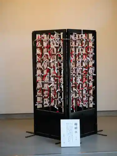 赤坂氷川神社の{uncategorized: "未分類", other: "その他", undefined: "問題あり", building: "その他建物", grave: "お墓", sacred_gate: "鳥居", guardian: "狛犬", statue: "像", buddha: "仏像", history: "歴史", nature: "自然", garden: "庭園", animal: "動物", pagoda: "塔", temizu: "手水舎", mountain_gate: "山門・神門", sanctuary: "本殿・本堂", subordinate: "末社・摂社", art: "芸術", scenery: "景色", jizo: "地蔵", ema: "絵馬", goshuin: "御朱印", omikuji: "おみくじ", items: "授与品その他", amulet: "お守り", goshuincho: "御朱印帳", eats: "食事", festival: "お祭り", votive_dance: "神楽", shichigosan: "七五三参", wedding: "結婚式", experience: "体験その他", initially: "初詣", around: "周辺", anti_infection: "感染症対策"}