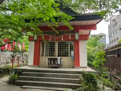 産湯稲荷神社の{uncategorized: "未分類", other: "その他", undefined: "問題あり", building: "その他建物", grave: "お墓", sacred_gate: "鳥居", guardian: "狛犬", statue: "像", buddha: "仏像", history: "歴史", nature: "自然", garden: "庭園", animal: "動物", pagoda: "塔", temizu: "手水舎", mountain_gate: "山門・神門", sanctuary: "本殿・本堂", subordinate: "末社・摂社", art: "芸術", scenery: "景色", jizo: "地蔵", ema: "絵馬", goshuin: "御朱印", omikuji: "おみくじ", items: "授与品その他", amulet: "お守り", goshuincho: "御朱印帳", eats: "食事", festival: "お祭り", votive_dance: "神楽", shichigosan: "七五三参", wedding: "結婚式", experience: "体験その他", initially: "初詣", around: "周辺", anti_infection: "感染症対策"}
