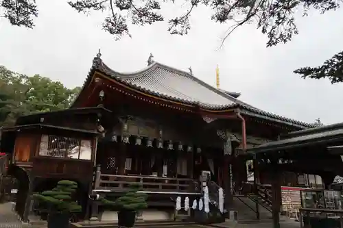 中山寺の本殿・本堂