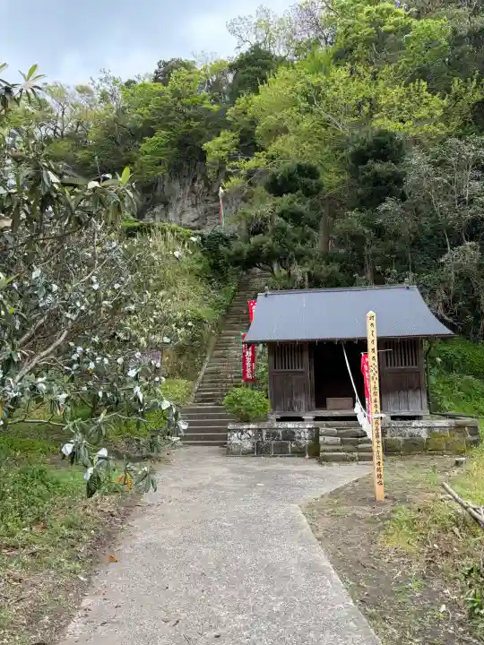 真勝寺の{uncategorized: "未分類", other: "その他", undefined: "問題あり", building: "その他建物", grave: "お墓", sacred_gate: "鳥居", guardian: "狛犬", statue: "像", buddha: "仏像", history: "歴史", nature: "自然", garden: "庭園", animal: "動物", pagoda: "塔", temizu: "手水舎", mountain_gate: "山門・神門", sanctuary: "本殿・本堂", subordinate: "末社・摂社", art: "芸術", scenery: "景色", jizo: "地蔵", ema: "絵馬", goshuin: "御朱印", omikuji: "おみくじ", items: "授与品その他", amulet: "お守り", goshuincho: "御朱印帳", eats: "食事", festival: "お祭り", votive_dance: "神楽", shichigosan: "七五三参", wedding: "結婚式", experience: "体験その他", initially: "初詣", around: "周辺", anti_infection: "感染症対策"}