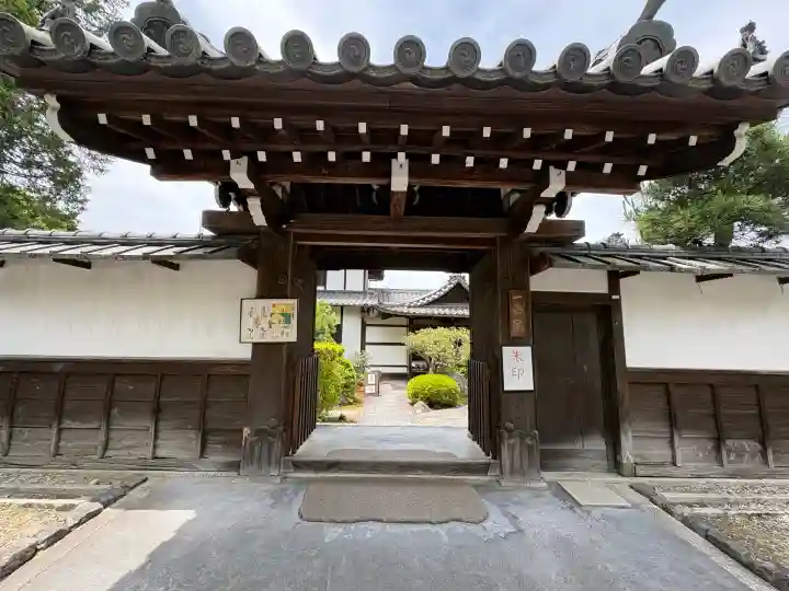 一華院の{uncategorized: "未分類", other: "その他", undefined: "問題あり", building: "その他建物", grave: "お墓", sacred_gate: "鳥居", guardian: "狛犬", statue: "像", buddha: "仏像", history: "歴史", nature: "自然", garden: "庭園", animal: "動物", pagoda: "塔", temizu: "手水舎", mountain_gate: "山門・神門", sanctuary: "本殿・本堂", subordinate: "末社・摂社", art: "芸術", scenery: "景色", jizo: "地蔵", ema: "絵馬", goshuin: "御朱印", omikuji: "おみくじ", items: "授与品その他", amulet: "お守り", goshuincho: "御朱印帳", eats: "食事", festival: "お祭り", votive_dance: "神楽", shichigosan: "七五三参", wedding: "結婚式", experience: "体験その他", initially: "初詣", around: "周辺", anti_infection: "感染症対策"}