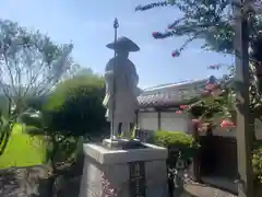 敬恩寺の像