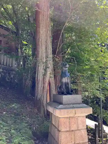 三峯神社の像