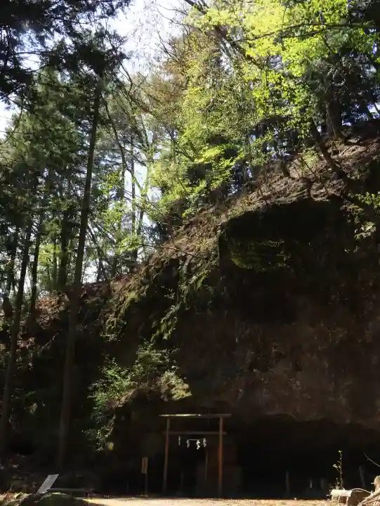金櫻神社の{uncategorized: "未分類", other: "その他", undefined: "問題あり", building: "その他建物", grave: "お墓", sacred_gate: "鳥居", guardian: "狛犬", statue: "像", buddha: "仏像", history: "歴史", nature: "自然", garden: "庭園", animal: "動物", pagoda: "塔", temizu: "手水舎", mountain_gate: "山門・神門", sanctuary: "本殿・本堂", subordinate: "末社・摂社", art: "芸術", scenery: "景色", jizo: "地蔵", ema: "絵馬", goshuin: "御朱印", omikuji: "おみくじ", items: "授与品その他", amulet: "お守り", goshuincho: "御朱印帳", eats: "食事", festival: "お祭り", votive_dance: "神楽", shichigosan: "七五三参", wedding: "結婚式", experience: "体験その他", initially: "初詣", around: "周辺", anti_infection: "感染症対策"}