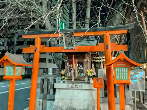 龍王大神の{uncategorized: "未分類", other: "その他", undefined: "問題あり", building: "その他建物", grave: "お墓", sacred_gate: "鳥居", guardian: "狛犬", statue: "像", buddha: "仏像", history: "歴史", nature: "自然", garden: "庭園", animal: "動物", pagoda: "塔", temizu: "手水舎", mountain_gate: "山門・神門", sanctuary: "本殿・本堂", subordinate: "末社・摂社", art: "芸術", scenery: "景色", jizo: "地蔵", ema: "絵馬", goshuin: "御朱印", omikuji: "おみくじ", items: "授与品その他", amulet: "お守り", goshuincho: "御朱印帳", eats: "食事", festival: "お祭り", votive_dance: "神楽", shichigosan: "七五三参", wedding: "結婚式", experience: "体験その他", initially: "初詣", around: "周辺", anti_infection: "感染症対策"}