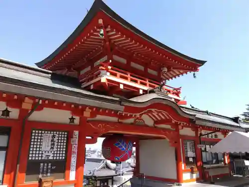 門戸厄神東光寺の山門・神門