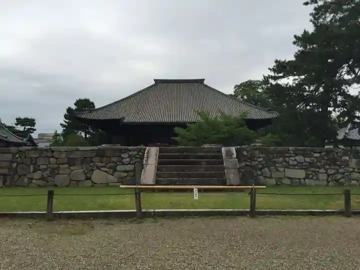 西大寺の本殿・本堂