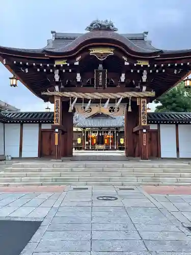 射楯兵主神社の山門